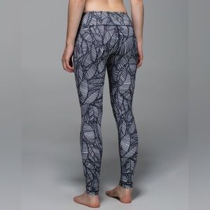 Lululemon Winder Under leggings - size 4 -Banana Leaf White Black